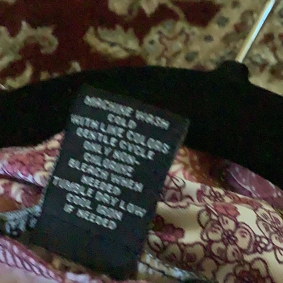 Top pink asymmetrical on sides pink flowers sleeveless gold design at ne… - Picture 9 of 9